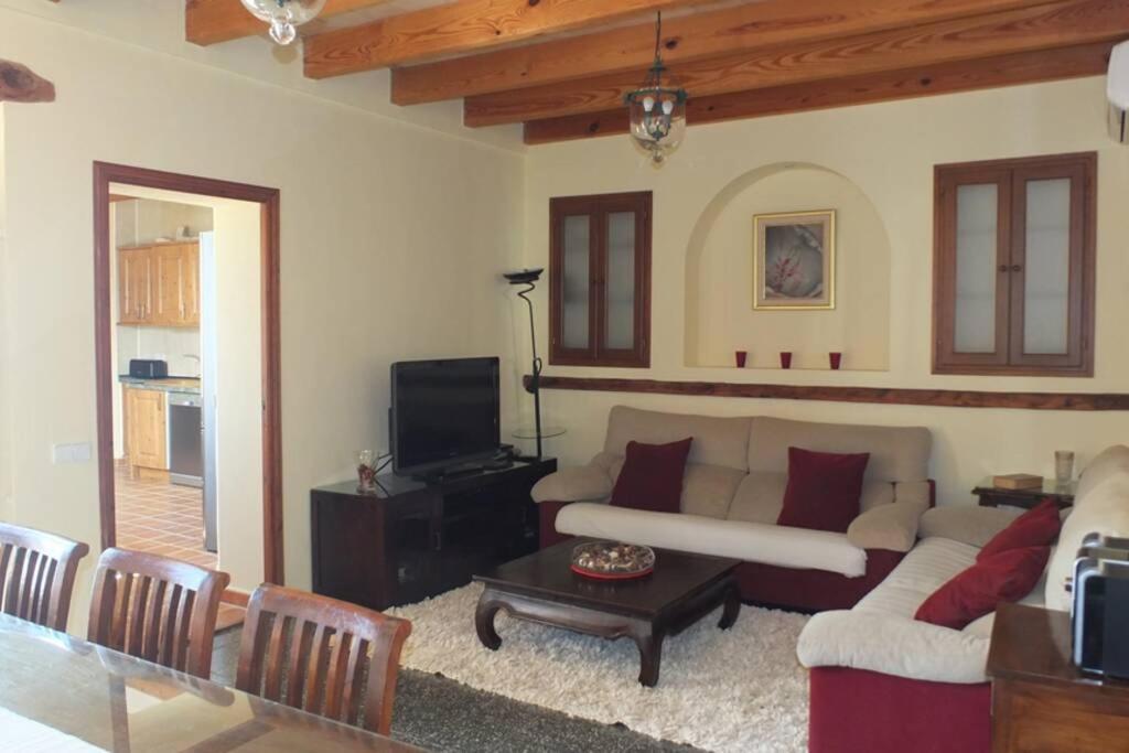 Villa Maria, Bonita Casa Con Jardin Y Piscina Privada En Андрач Екстер'єр фото